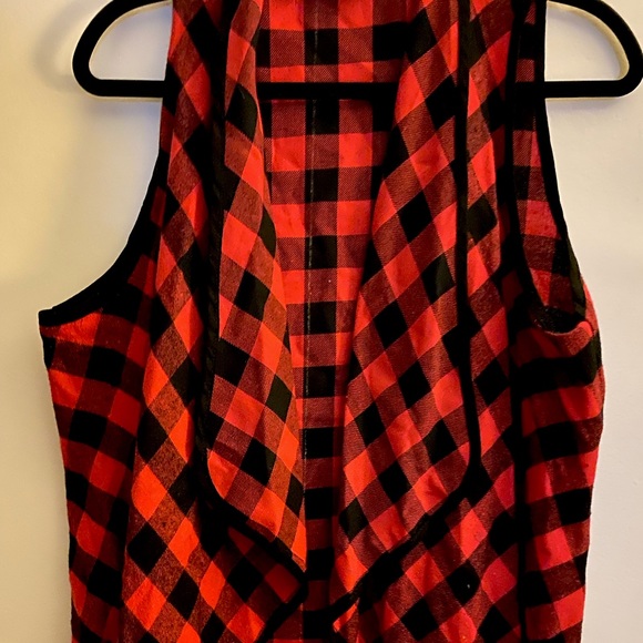 Buffalo plaid sleeveless vest - Picture 1 of 3